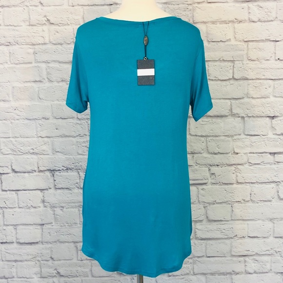 VO Jeans | V-Neck Super Soft Zebra Graphic Tee - Picture 3 of 5